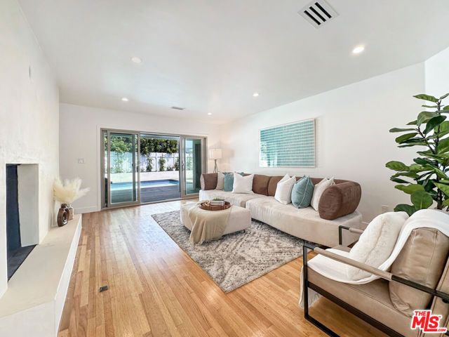 5810 S Halm Avenue, Los Angeles, CA 90056