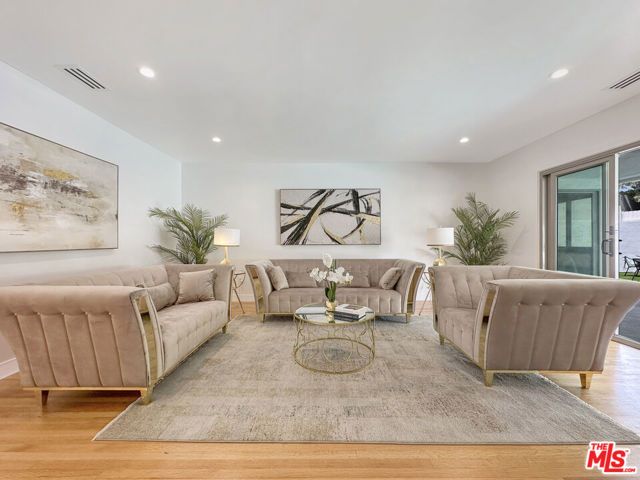 5810 S Halm Avenue, Los Angeles, CA 90056