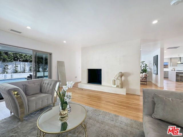 5810 S Halm Avenue, Los Angeles, CA 90056