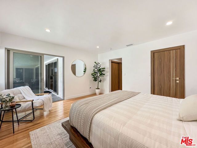 5810 S Halm Avenue, Los Angeles, CA 90056