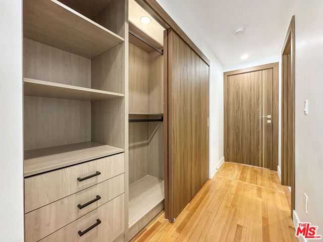 5810 S Halm Avenue, Los Angeles, CA 90056