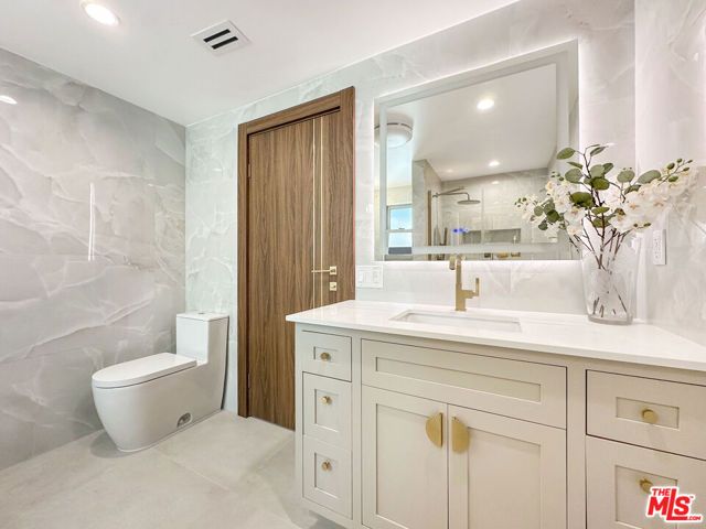 5810 S Halm Avenue, Los Angeles, CA 90056