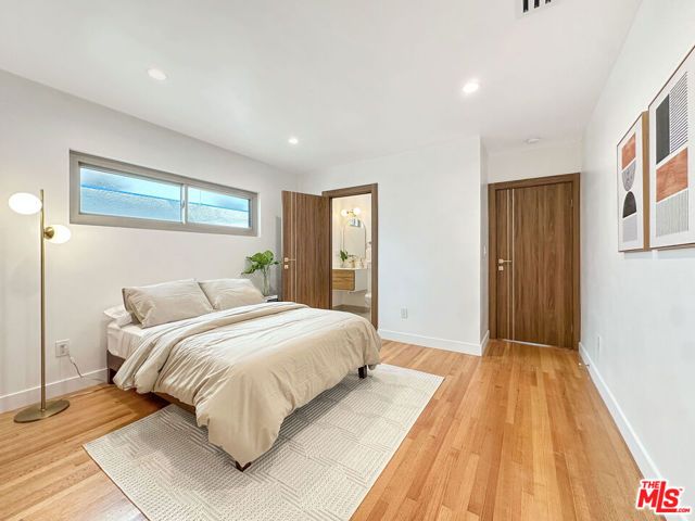 5810 S Halm Avenue, Los Angeles, CA 90056