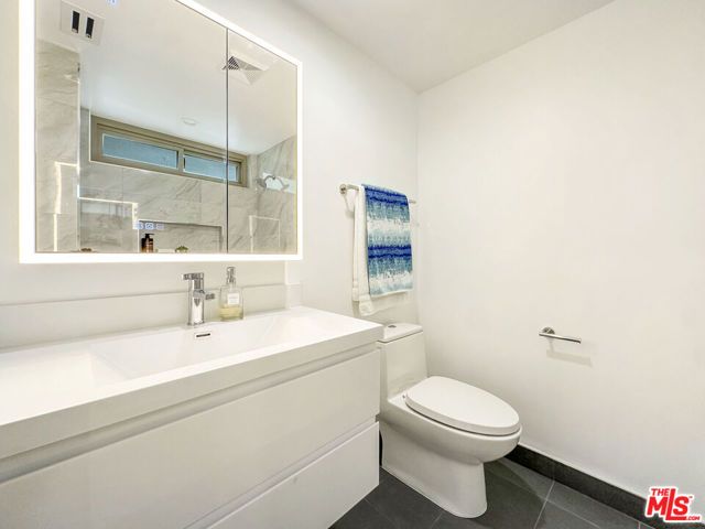 5810 S Halm Avenue, Los Angeles, CA 90056