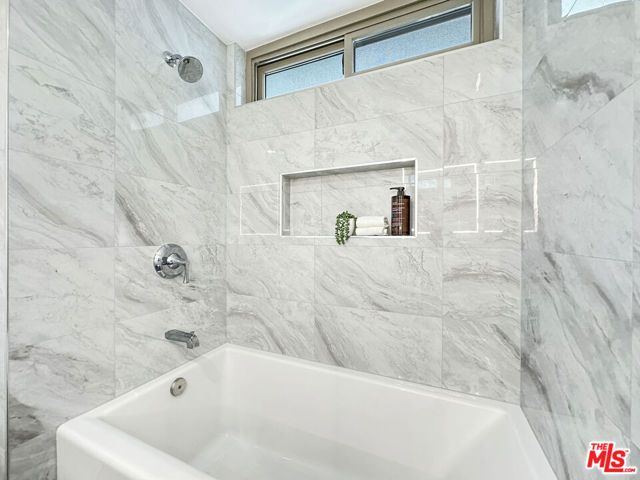 5810 S Halm Avenue, Los Angeles, CA 90056