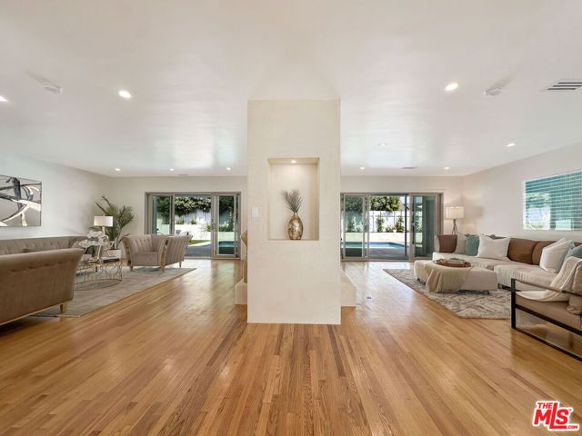 5810 S Halm Avenue, Los Angeles, CA 90056