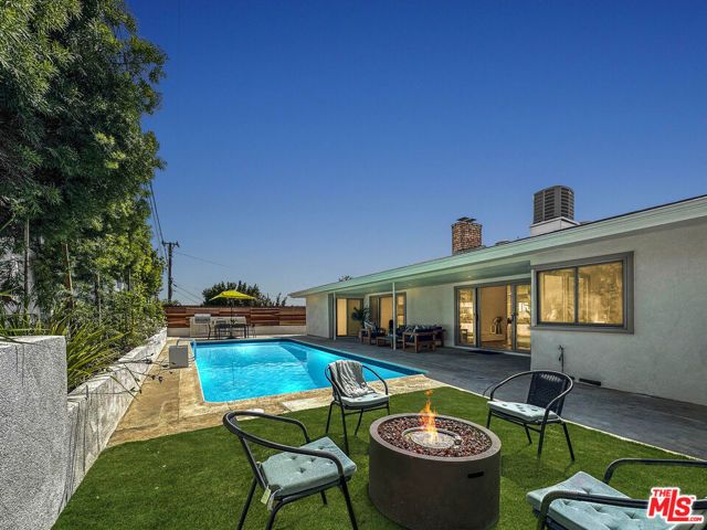 5810 S Halm Avenue, Los Angeles, CA 90056