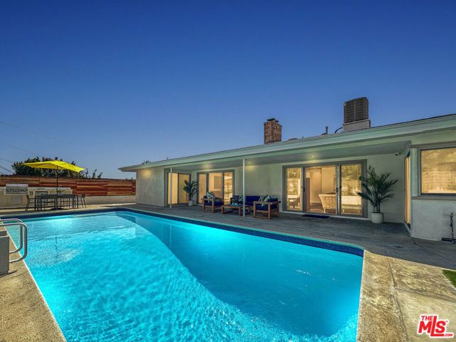 5810 S Halm Avenue, Los Angeles, CA 90056