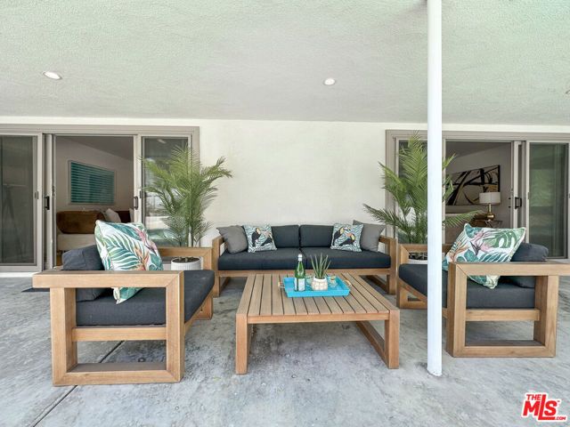 5810 S Halm Avenue, Los Angeles, CA 90056