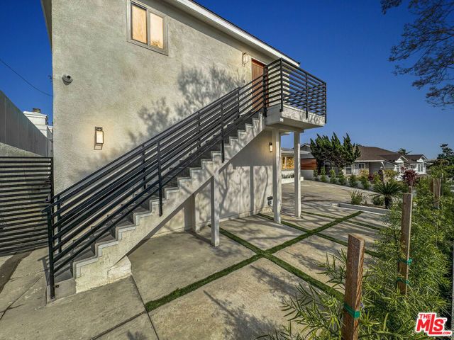 5810 S Halm Avenue, Los Angeles, CA 90056