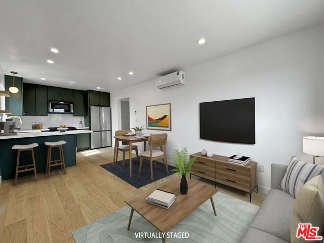 5810 S Halm Avenue, Los Angeles, CA 90056