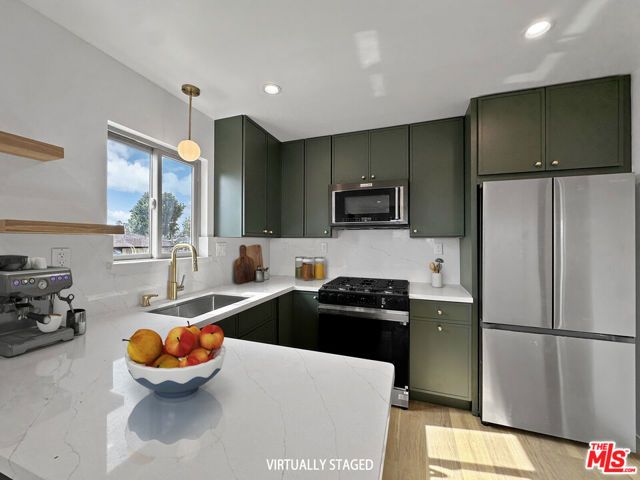 5810 S Halm Avenue, Los Angeles, CA 90056