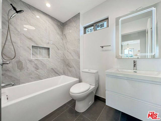 5810 S Halm Avenue, Los Angeles, CA 90056