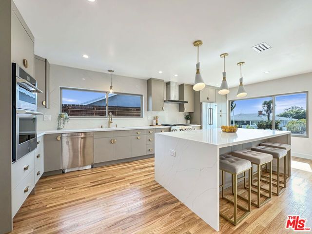 5810 S Halm Avenue, Los Angeles, CA 90056