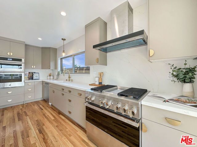 5810 S Halm Avenue, Los Angeles, CA 90056