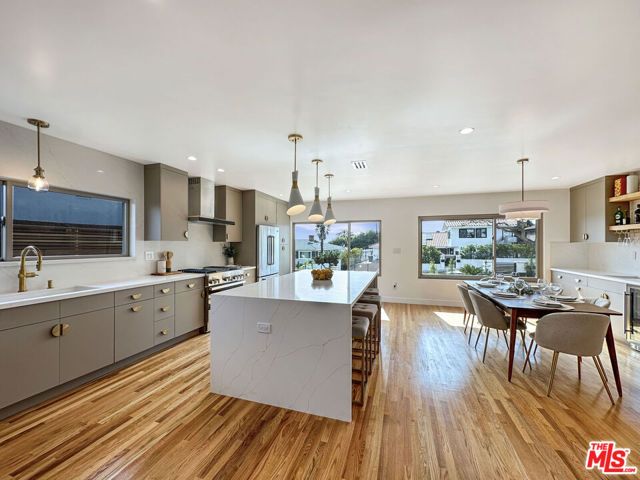 5810 S Halm Avenue, Los Angeles, CA 90056