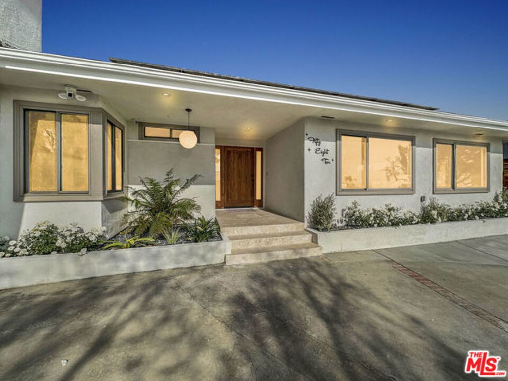 5810 S Halm Avenue, Los Angeles, CA 90056