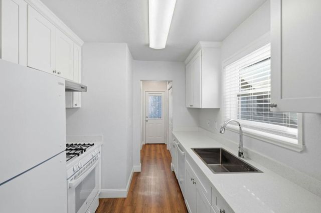 704718 Broadway, Santa Cruz, CA 95062