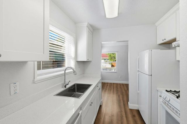 704718 Broadway, Santa Cruz, CA 95062