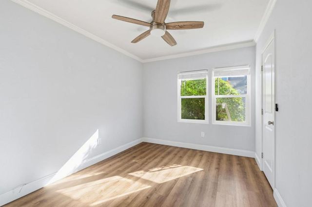 704718 Broadway, Santa Cruz, CA 95062