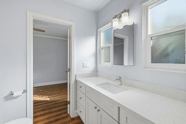 704718 Broadway, Santa Cruz, CA 95062