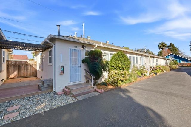 704718 Broadway, Santa Cruz, CA 95062