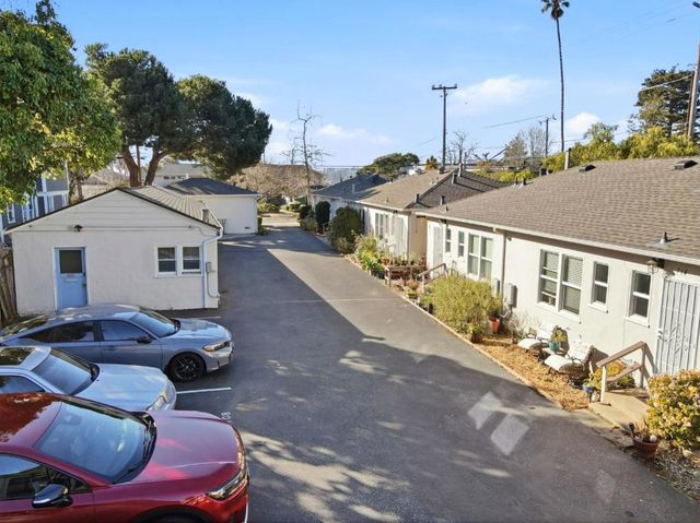 704718 Broadway, Santa Cruz, CA 95062