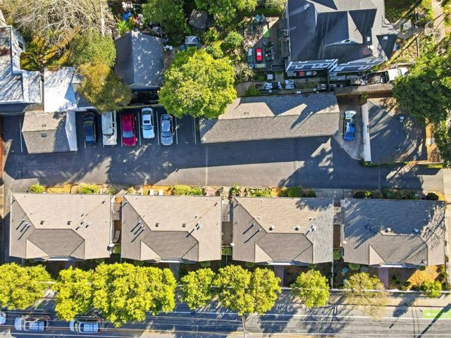 704718 Broadway, Santa Cruz, CA 95062