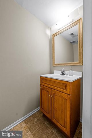 68 FRANKLIN DR, Voorhees, NJ 08043