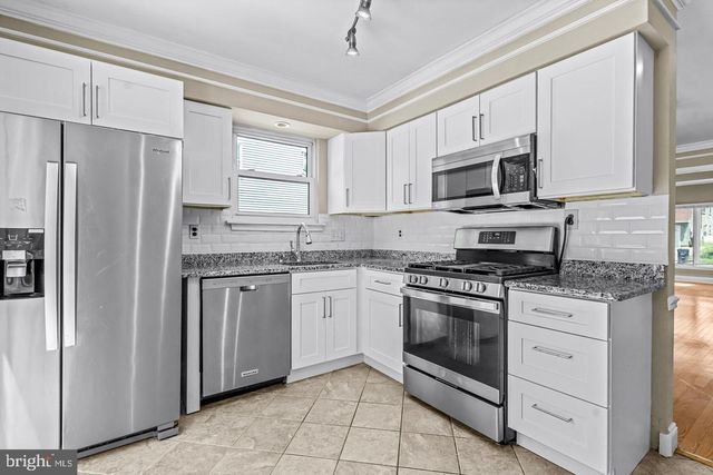 68 FRANKLIN DR, Voorhees, NJ 08043