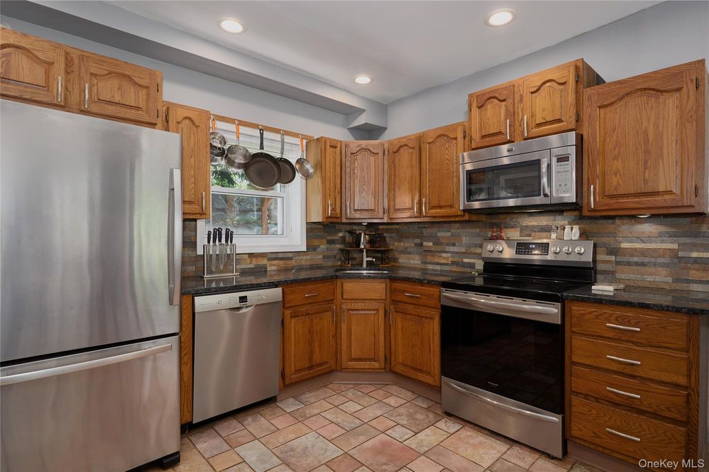 140 Nardin Road, Lake Peekskill, NY 10537 — photo 5