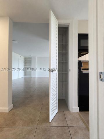 77 Crandon Blvd 5C, Key Biscayne, FL 33149