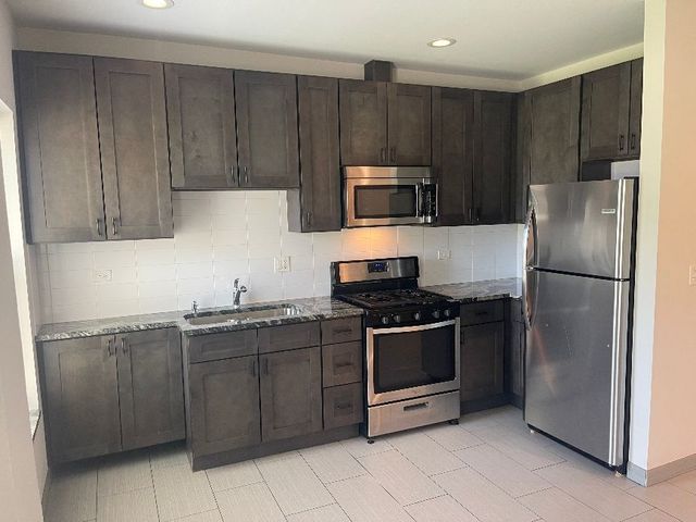 1732 Sheridan Road 2F, North Chicago, IL 60064