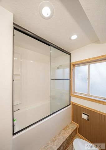 433 W 2nd S, Rexburg, ID 83440