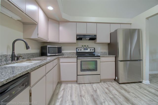 19355 Surrey Lane, Northville Township, MI 48167