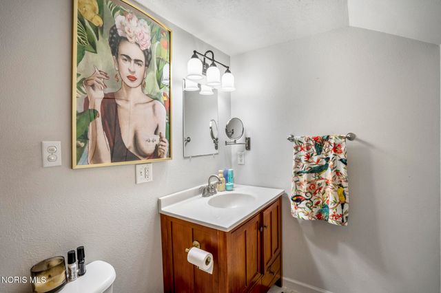 922 Farnsworth Road, Waterville, OH 43566