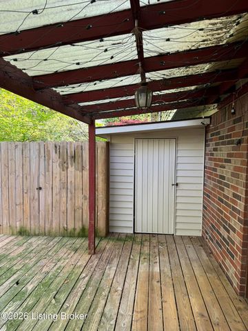 9814 Oakshire Dr, Jeffersontown, KY 40299