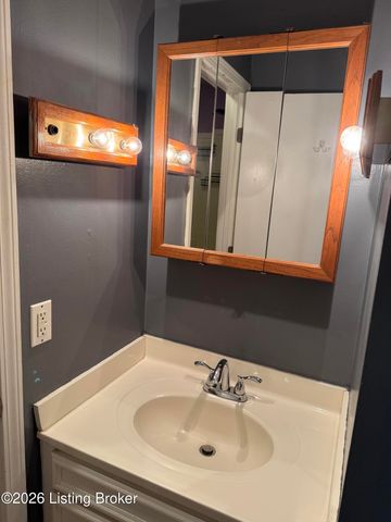 9814 Oakshire Dr, Jeffersontown, KY 40299