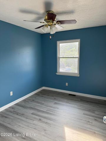 9814 Oakshire Dr, Jeffersontown, KY 40299