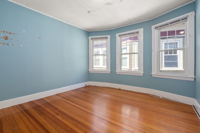 83 Francis St 5, Brookline, MA 02446