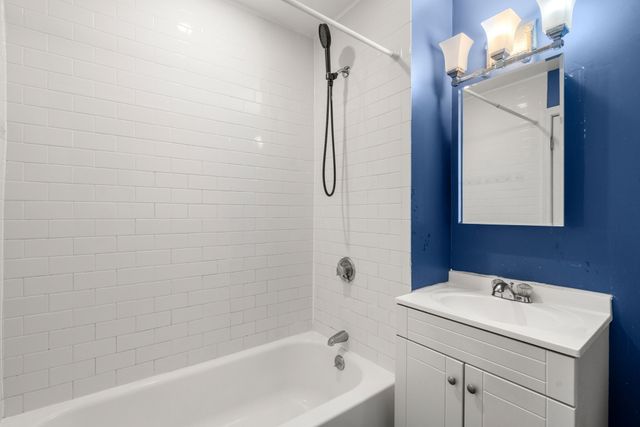 83 Francis St 5, Brookline, MA 02446
