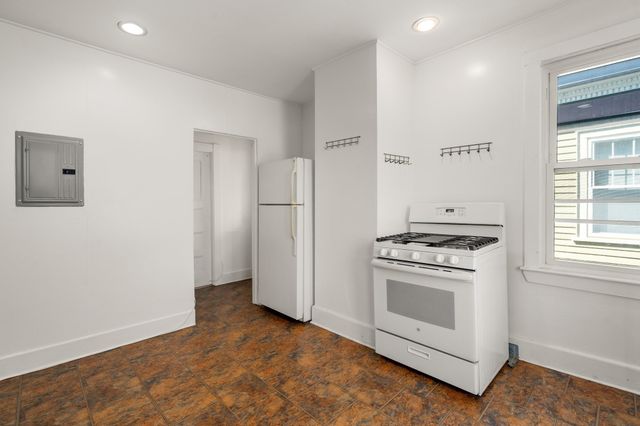 83 Francis St 5, Brookline, MA 02446