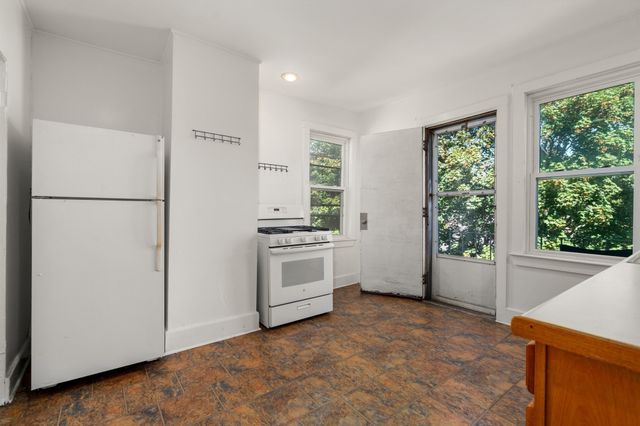 83 Francis St 5, Brookline, MA 02446