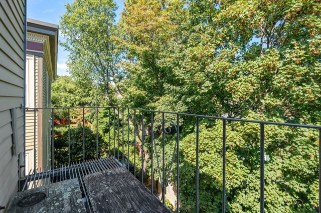 83 Francis St 5, Brookline, MA 02446