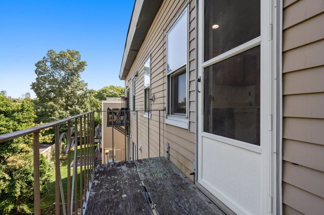 83 Francis St 5, Brookline, MA 02446