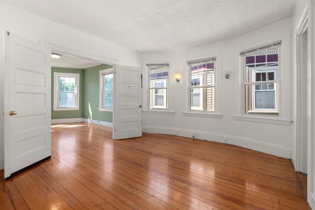 83 Francis St 5, Brookline, MA 02446