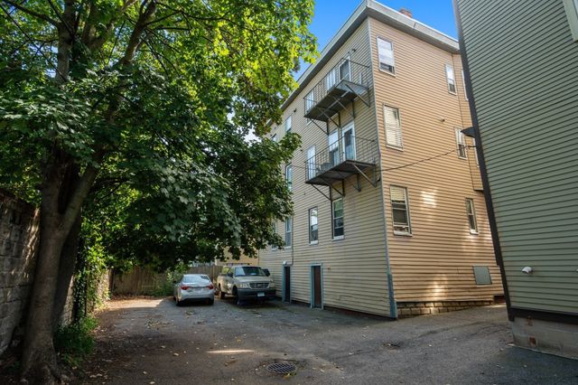 83 Francis St 5, Brookline, MA 02446
