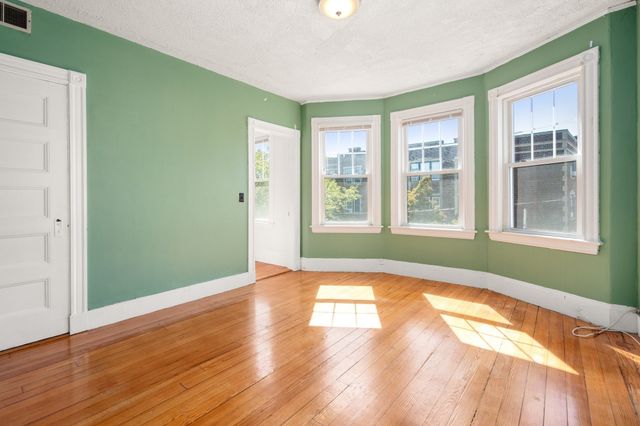 83 Francis St 5, Brookline, MA 02446
