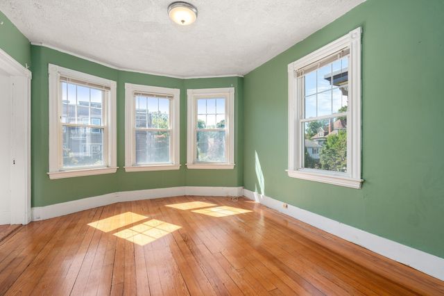 83 Francis St 5, Brookline, MA 02446
