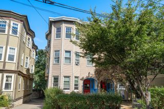 83 Francis St 5, Brookline, MA 02446